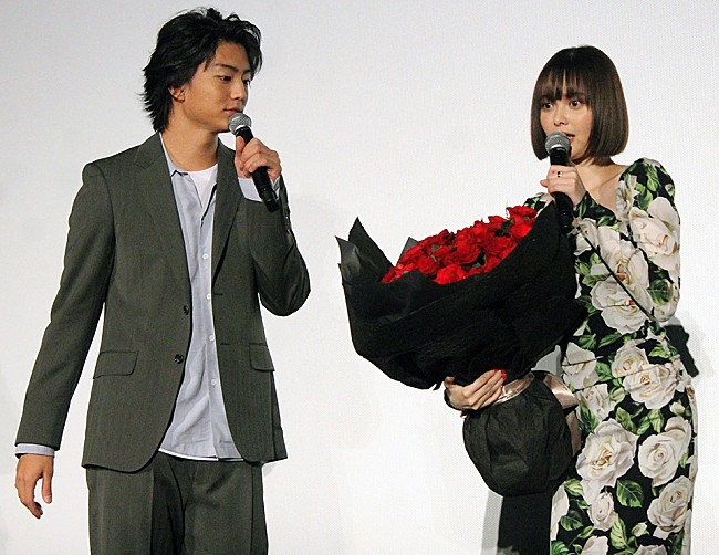 「伊藤健太郎『悪の華』は日本版『ジョ－カ－』　玉城ティナはサプライス誕生日に笑顔」1枚目/1