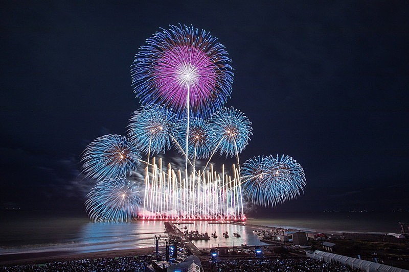 茅ヶ崎サザン芸術花火2019】無事開催、3万6千人が酔いしれたサザン＆桑田佳祐の楽曲と芸術花火 | Daily News | Billboard  JAPAN