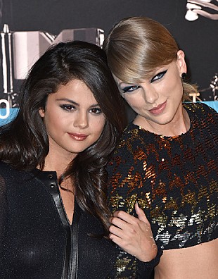 「テイラー・スウィフト、親友セレーナ・ゴメスの新曲を絶賛「これまで彼女が出した中で一番のお気に入り」」