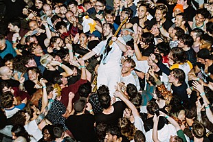 「＜ライブレポート＞IDLES、愛と狂気とパンクに溢れた新たな伝説の1ページを作ったUSツアー最終公演」