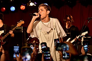 「Rude-α、メジャーデビュー後初の地元沖縄凱旋ライブを開催　レポート到着」