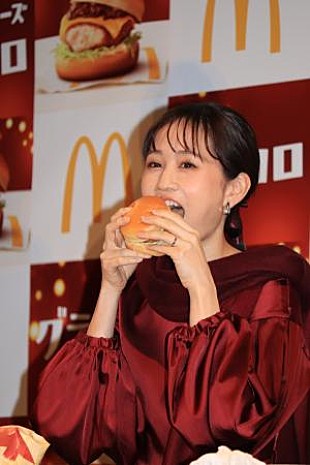 「前田敦子、久しぶりの生歌披露に照れる　「いい感じの雰囲気に包まれた気がします」」