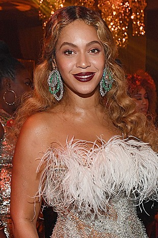 「ビヨンセ、Adidasとの新しいコラボ・ラインのプロモ動画を公開」