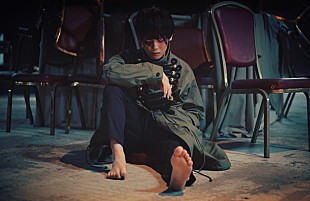 「みやかわくん、自身デザインのカスタムシューズが「rhythm」MVニューバランスver.に登場」