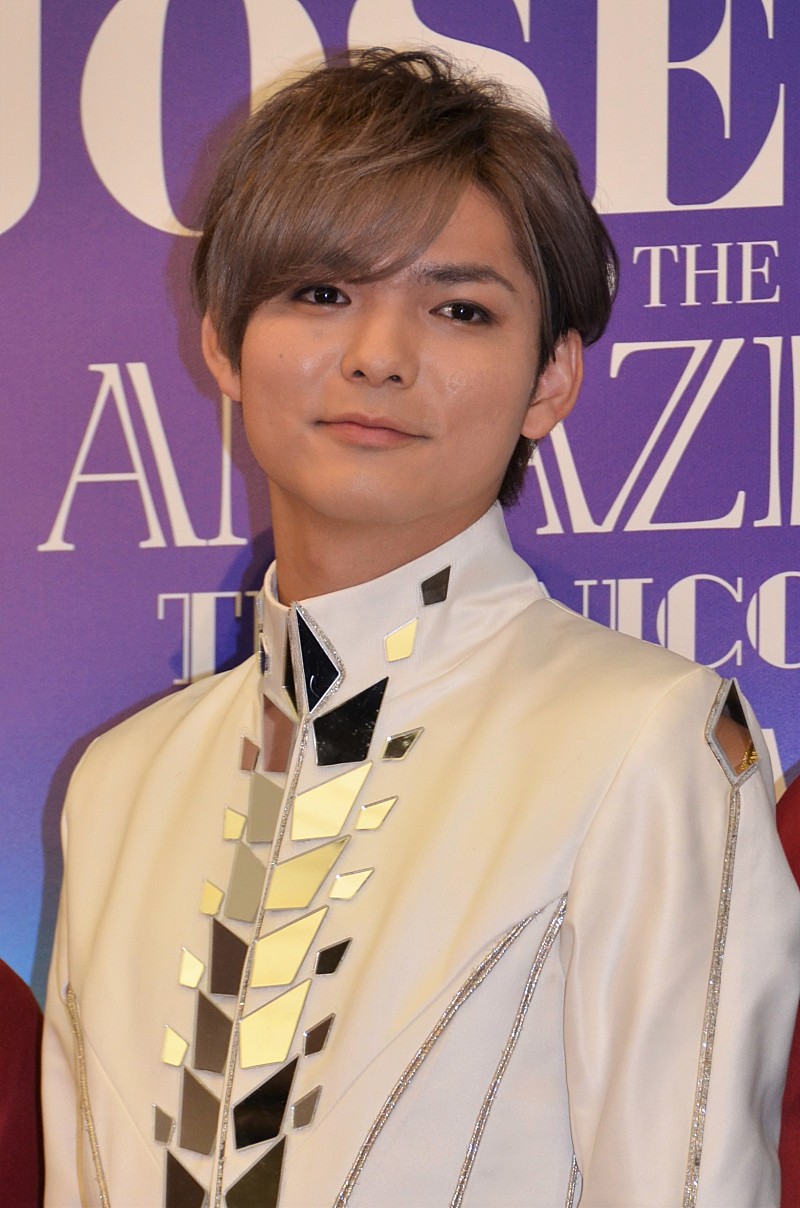 薮宏太、一回り年下の後輩との共演にがく然 ウエディングドレス級の衣装に照れ笑い | Daily News | Billboard JAPAN