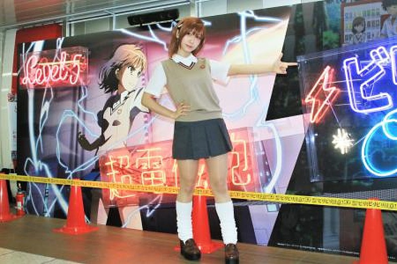 「伊織もえ「ル－ズソックスの長さにびっくり」　イベントで“制服コスプレ姿”を披露」1枚目/1