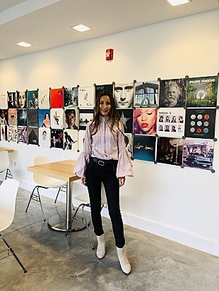 「NY在住のシンガーソングライターAKにインタビュー　「NYでは100人いれば100人全員が違う」」