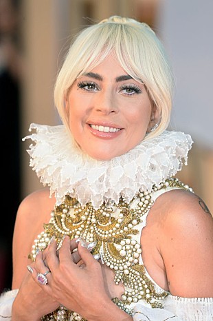 「レディー・ガガ、新恋人とのラブラブ2ショットを初投稿」