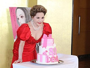 「デヴィ夫人、自身の“恋愛遍歴”を回顧　「沢尻エリカの濃姫が見たかった」」