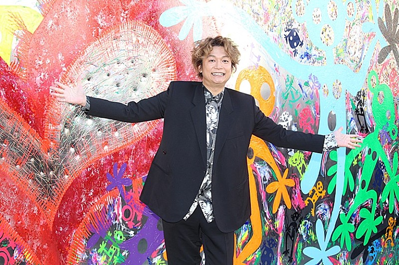 香取慎吾、巨大壁画を制作　「自分も多くの愛に支えられて今を生きている」