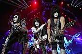 ＫＩＳＳ「KISS、ステイプルズ・センターで行ったライブで故コービーを追悼」1枚目/1