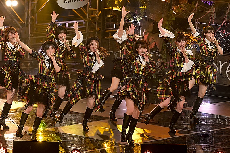 AKB48「AKB48、ももクロ、モー娘。ら共演『RAGAZZE！～少女たちよ！～』セットリスト」1枚目/6