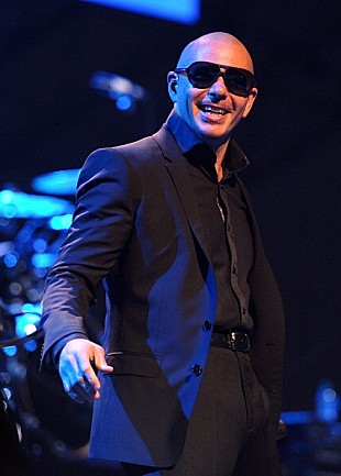 「ピットブル、”ワールド・アンセム”と位置付ける新曲「I Believe We Will Win」プレビュー動画を公開」