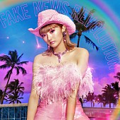 安斉かれん「安斉かれん、サイバーな雰囲気の新作MV「FAKE NEWS REVOLUTION」公開」1枚目/2