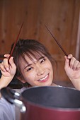 秋元真夏「秋元真夏（乃木坂46）、人生初めてのうどん打ちに挑戦」1枚目/1