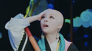 「きゃりーぱみゅぱみゅ、新作MVで丸坊主＆芸人かまいたち特別出演」