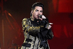 「アダム・ランバート、アギレラと今夏ジョイント・ツアーをする予定だったことを明かす」