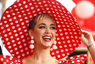 「ケイティ・ペリー、マドンナにインスパイアされた【メット・ガラ】用の大胆な衣装公開」