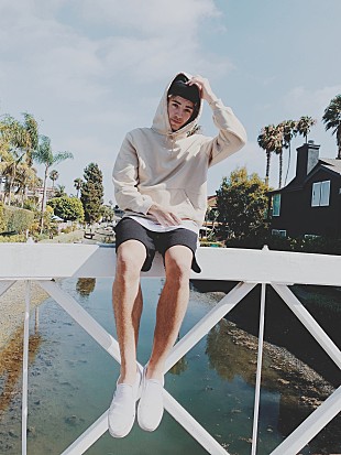 「＜インタビュー＞「君の瞳に恋してる」をサンプリングしたTikTok発の新たなヒット「ily」を手がけたサーフ・メサとは？」