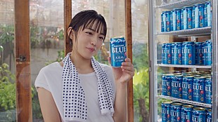 「川口春奈、銭湯上がりに「うまぁ～！」　「サントリ－ブル－」の新ＣＭに出演」