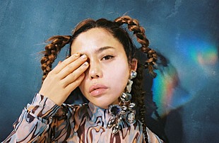 「Chara、自身が様々なアーティストを招く配信プログラム「Rainbow Staircase」ティザー映像を公開」