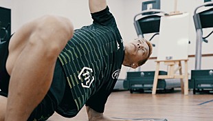 「GAKU-MCによる「#晴れたらみんなでボール蹴ろう」応援ソングのMV、本田圭佑や大久保嘉人が出演」