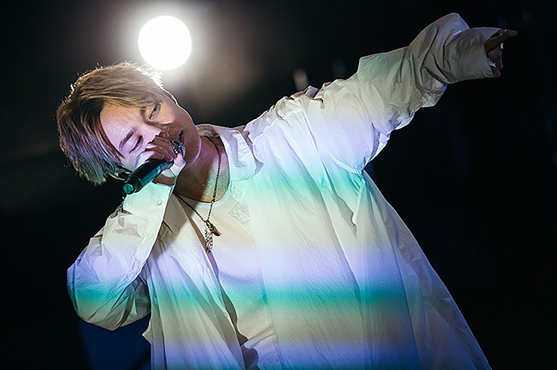 SKY-HI、配信ライブで無観客ならではの演出「ライブができて、幸せです」 | Daily News | Billboard JAPAN