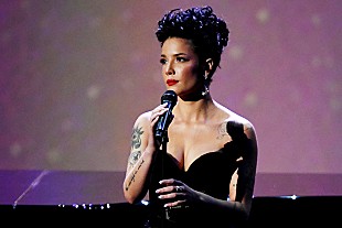 「ホールジー、11月に初の詩集『I Would Leave Me If I Could』を出版」