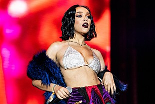 「ドージャ・キャット、新型コロナ感染を明かす」