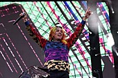 シックスナイン「6ix9ine、自宅軟禁解除後に自由を謳歌する「Punani」MVを公開」1枚目/1