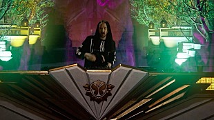 「スティーヴ・アオキ、きゃりーぱみゅぱみゅ「にんじゃりばんばん」リミックスのライブ映像公開」