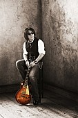 松本孝弘「B&amp;#039;z松本孝弘、約4年ぶり新作『Bluesman』先行試聴やトークなど生配信決定」1枚目/2