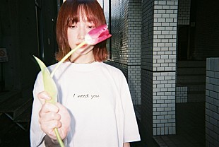 「吉田凜音×Rin音、コラボ曲「clothing journey」自然体な2人を捉えたMV公開」