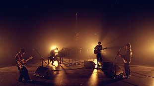 「マカロニえんぴつ、無観客生配信ライブから「春の嵐」映像を公開」