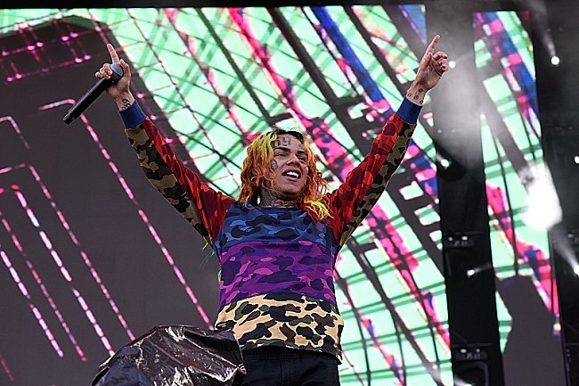 シックスナイン「6ix9ine、減量薬とコーヒーを過剰摂取し入院」1枚目/1