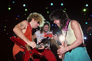 「サミー・ヘイガー＆マイク・アンソニー、故エディ・ヴァン・ヘイレンの追悼動画を公開」