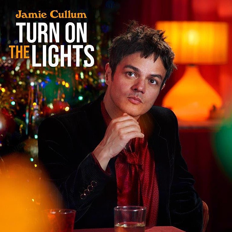 ジェイミー・カラム、自身初のクリスマスALから先行トラック「Turn On The Lights」を公開