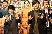 「井ノ原快彦「お近づきの印に…」　後輩・道枝駿佑にギタ－をプレゼント」1枚目/1