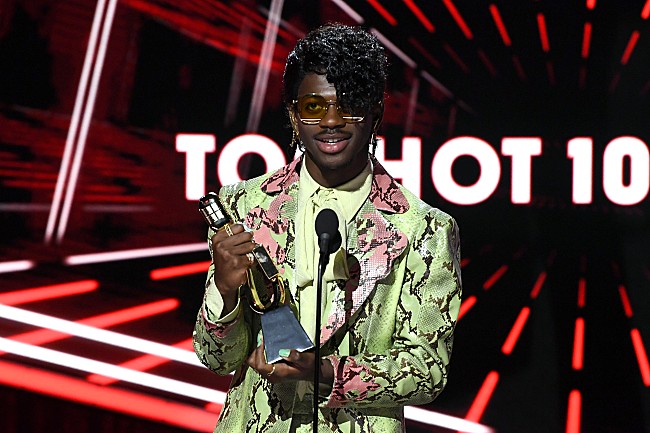 「【2020 #BBMAs】リル・ナズ・X feat.ビリー・レイ・サイラス「Old Town Road」が＜トップ Hot 100 ソング賞＞を受賞」1枚目/1