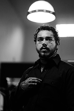 「【2020 #BBMAs】ポスト・マローンが＜トップ男性アーティスト賞＞受賞＆ロックなパフォーマンスを披露」