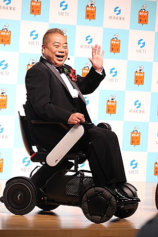 「出川哲朗、電動車いすの魅力を熱弁　「本人だけでなく家族もハッピ－に」」