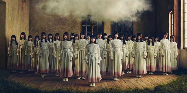 櫻坂46「櫻坂46、メンバー全員一丸の1stシングル『Nobody&#039;s fault』アーティスト写真を公開」1枚目/1