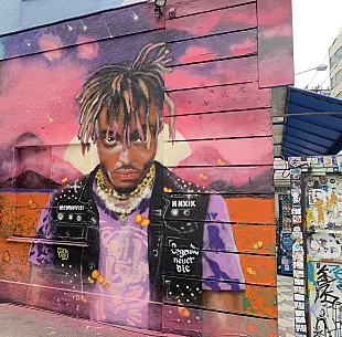 「故ジュース・ワールド、最新ALのグラフィティーが渋谷に登場」