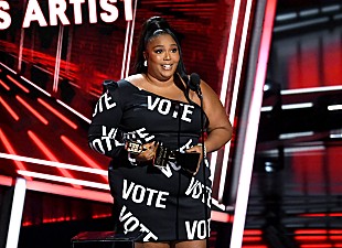 「リゾ、投票に関する力強いメッセージを発信」