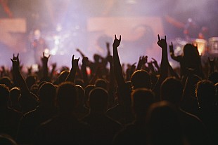 「新型コロナワクチン有効性90％の発表を受けて、コンサート関連の株価が急上昇」