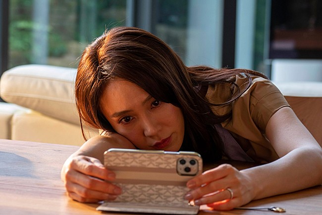 「“瞳”鈴木京香の新たな「共演ＮＧ」キャストが登場　「山口紗弥加もすさまじいけど、青木崇高もキテる」」1枚目/1