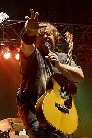 「ジャック・ブラック、「WAP」ダンスを水着姿で披露」