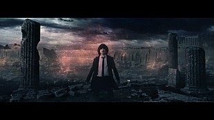 「宮本浩次、自身が“異邦人”となって彷徨い続けるMV公開」