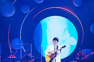 「秦 基博、音と映像で魅せた配信ライブ【コペルニクス】」