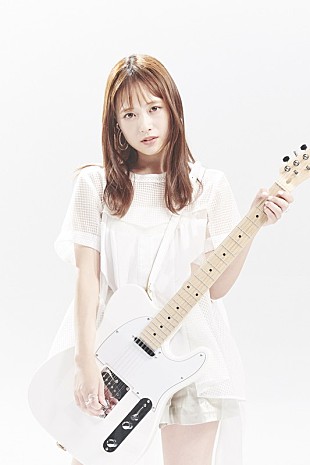 「大原櫻子、新作MV「透ケルトン」エレキギターを披露」